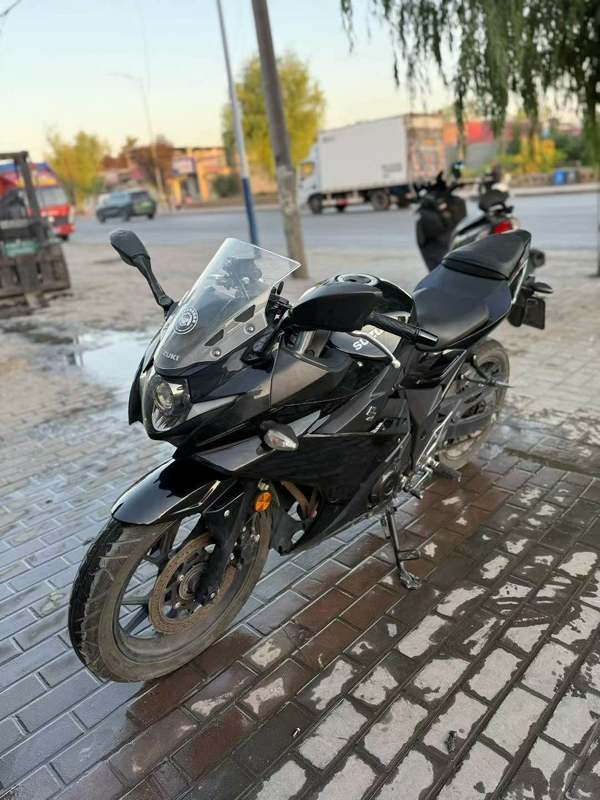 二手豪爵铃木GSX250R
