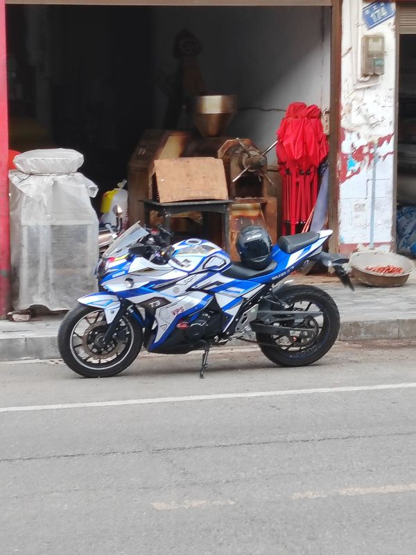 二手豪爵铃木GSX250R