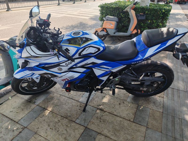 二手豪爵铃木GSX250R