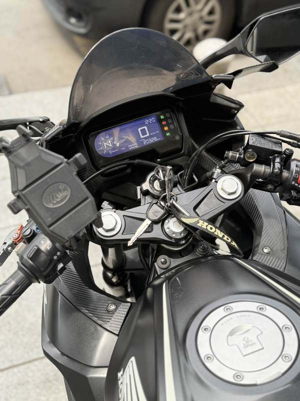 二手本田CBR400R