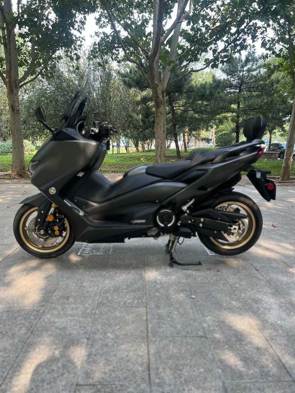 二手雅马哈TMAX
