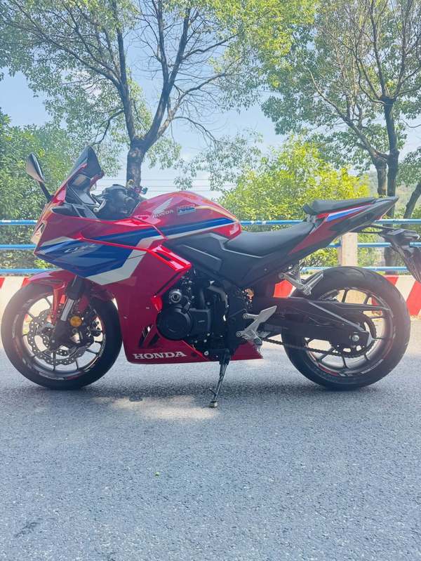二手本田CBR400R