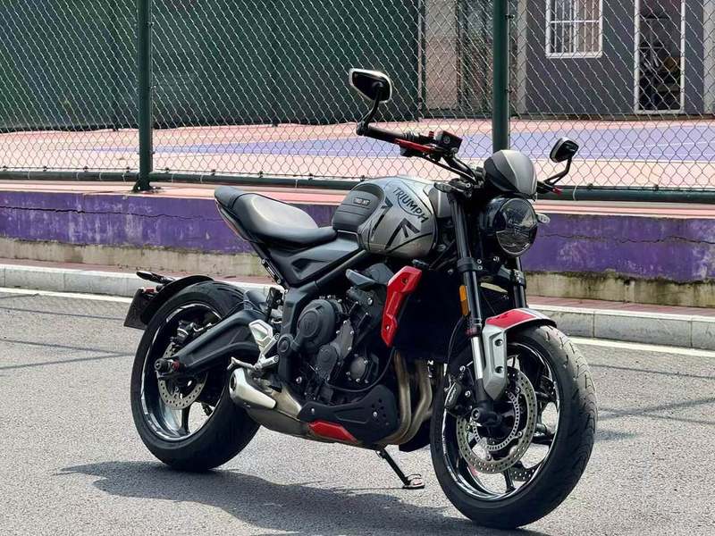 二手凯旋Trident 660