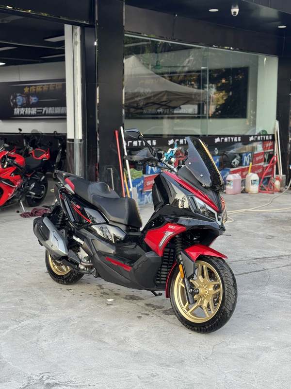 二手三阳哈士奇 Husky ADV300