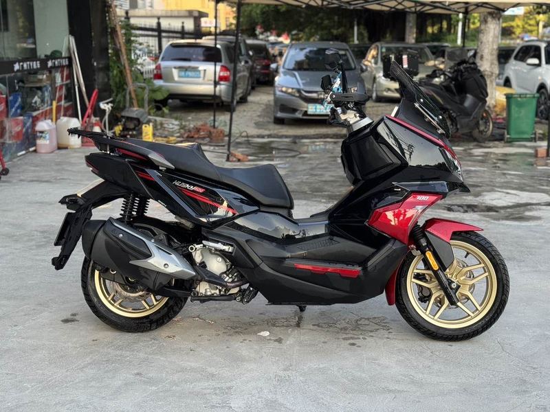 二手三阳哈士奇 Husky ADV300