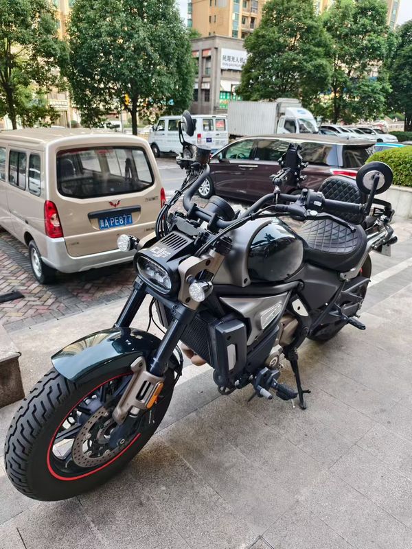 二手QJMOTOR闪700
