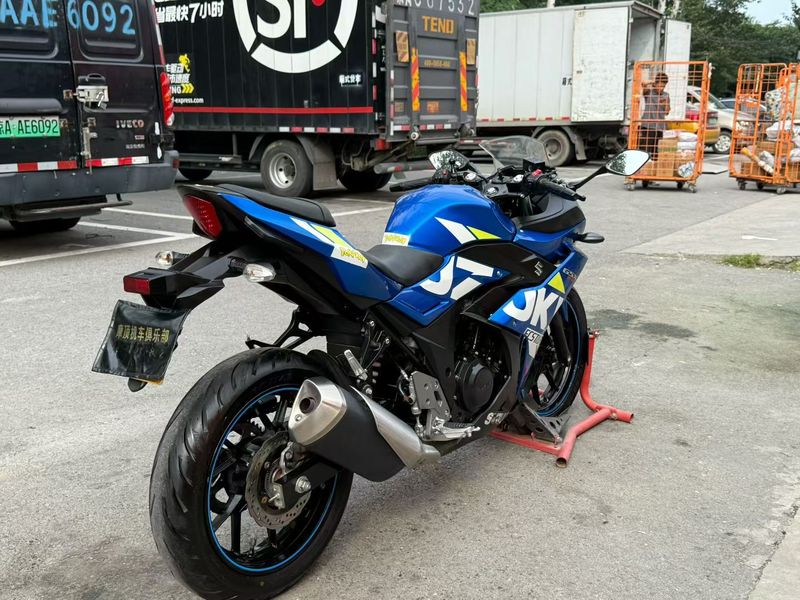 二手豪爵铃木GSX250R