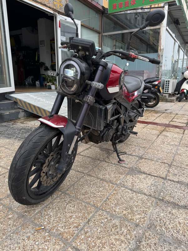 二手贝纳利幼狮 Leoncino 250