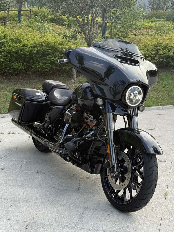 二手哈雷戴维森大道滑翔 Street Glide