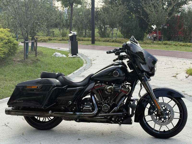 二手哈雷戴维森大道滑翔 Street Glide