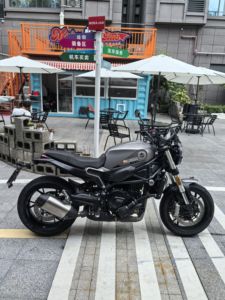 二手贝纳利幼狮 Leoncino 800