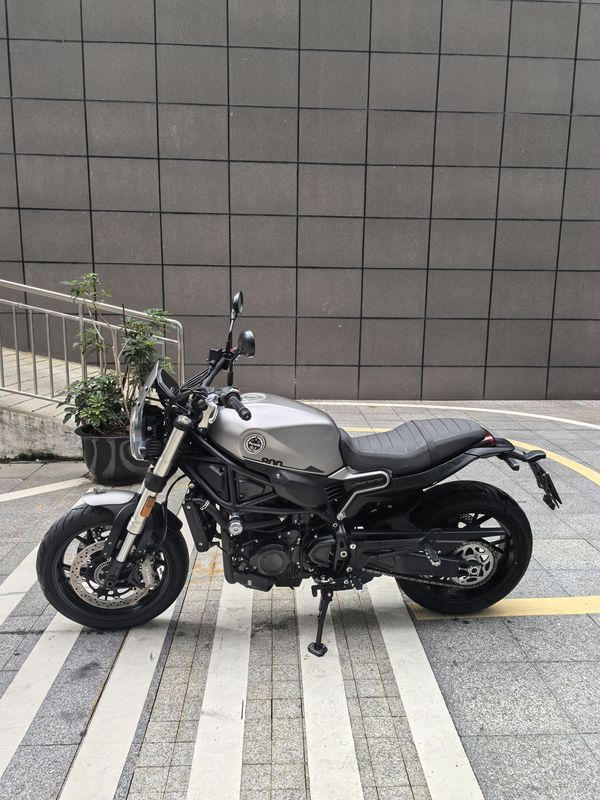 二手贝纳利幼狮 Leoncino 800