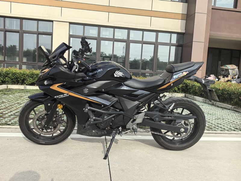 二手豪爵铃木GSX250R