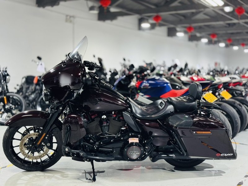 二手哈雷戴维森大道滑翔 Street Glide