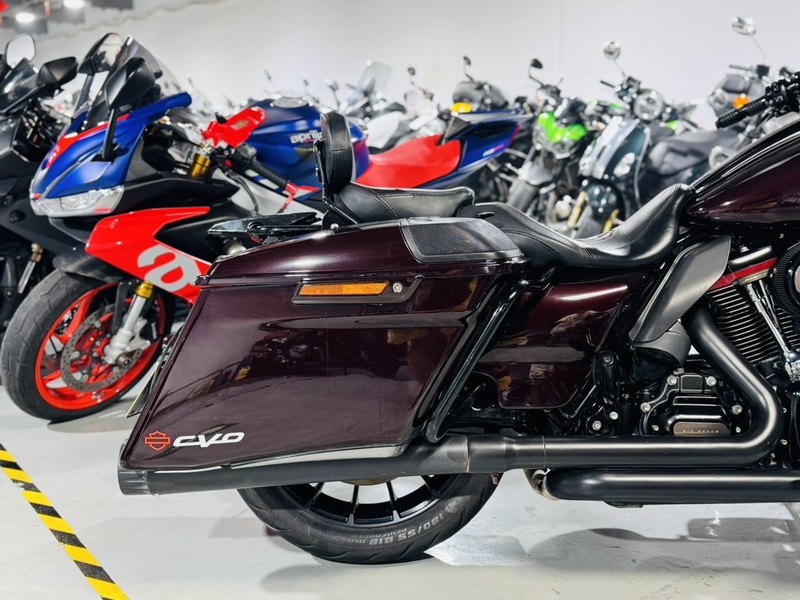 二手哈雷戴维森大道滑翔 Street Glide