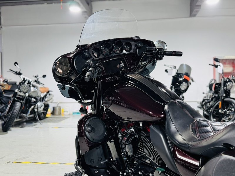 二手哈雷戴维森大道滑翔 Street Glide