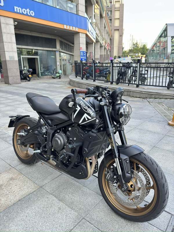 二手凯旋Trident 660