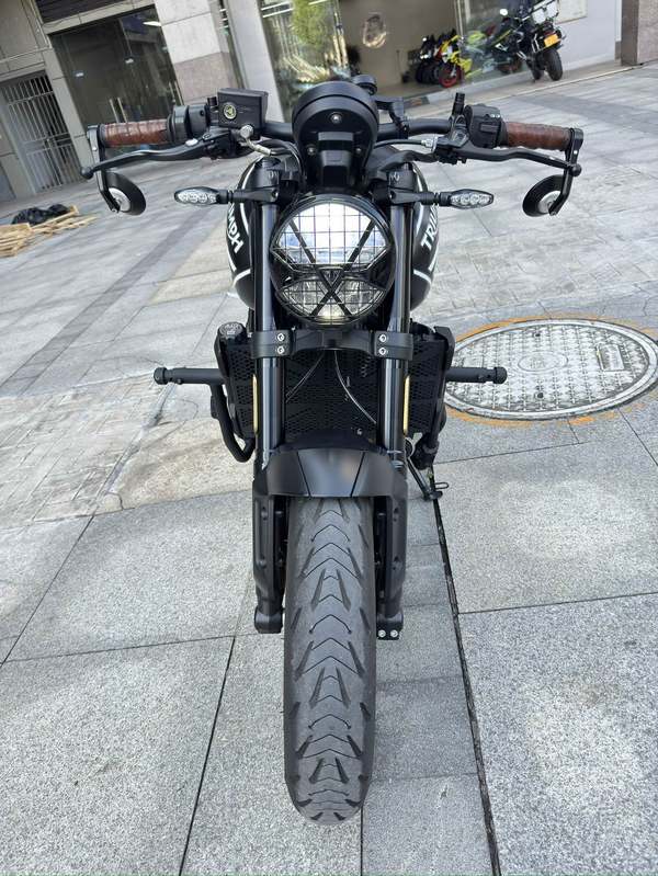 二手凯旋Trident 660