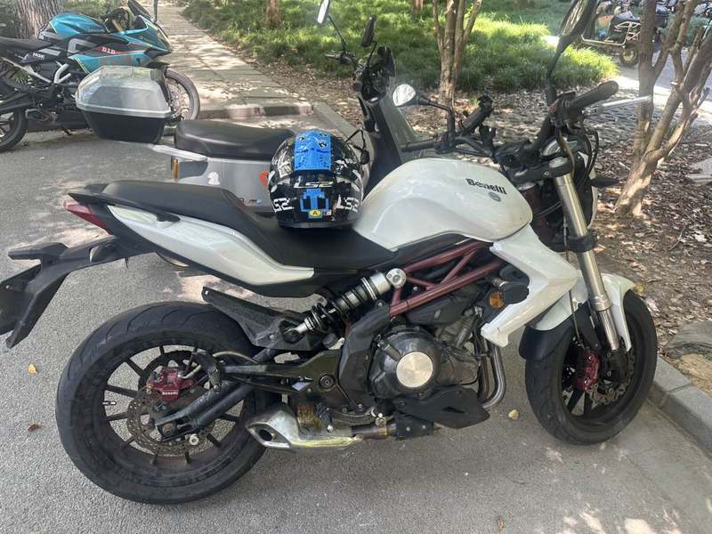 二手贝纳利蓝宝龙BJ300GS