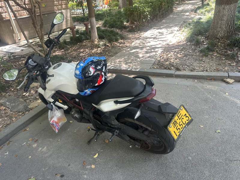 二手贝纳利蓝宝龙BJ300GS