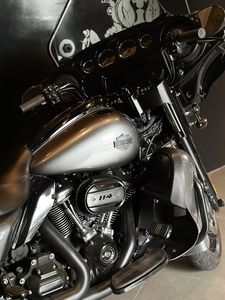 二手哈雷戴维森大道滑翔 Street Glide