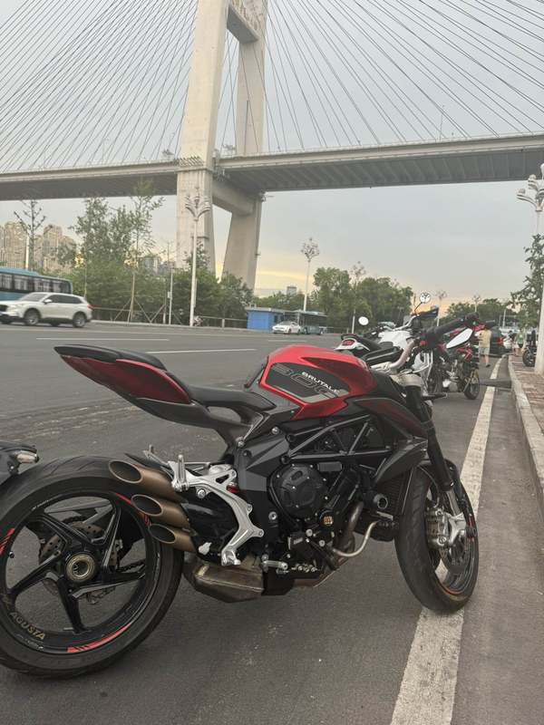 二手奥古斯塔Brutale 800