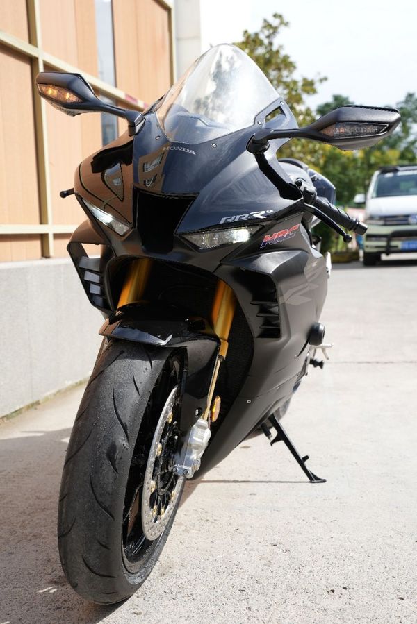 二手本田CBR 1000 RR-R