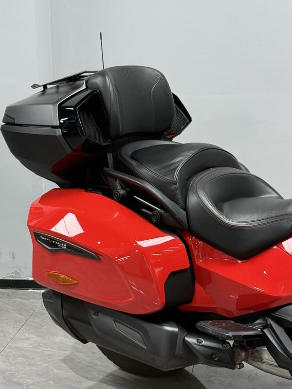 二手庞巴迪Spyder F3 