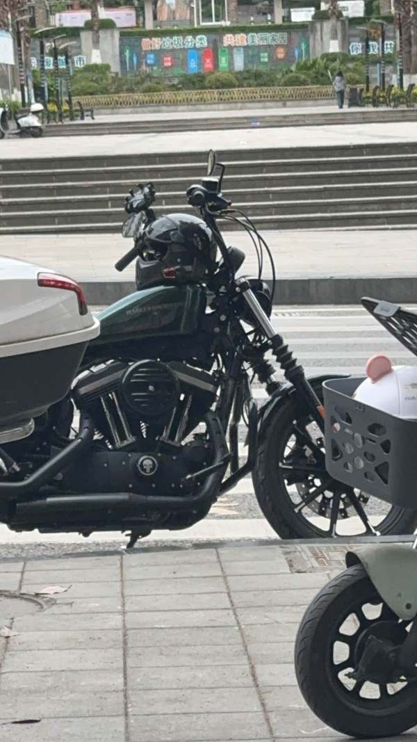 二手哈雷戴维森Iron883 硬汉