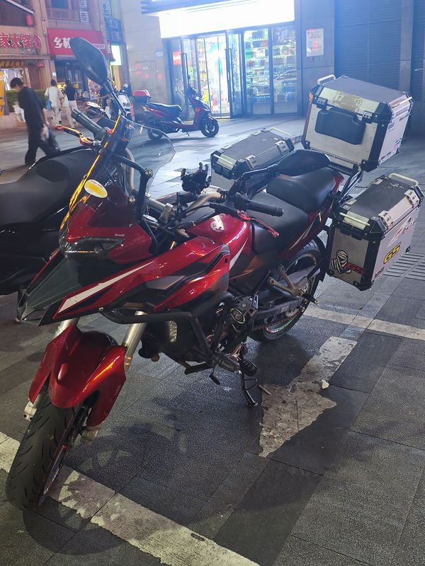 二手贝纳利金鹏 TRK251