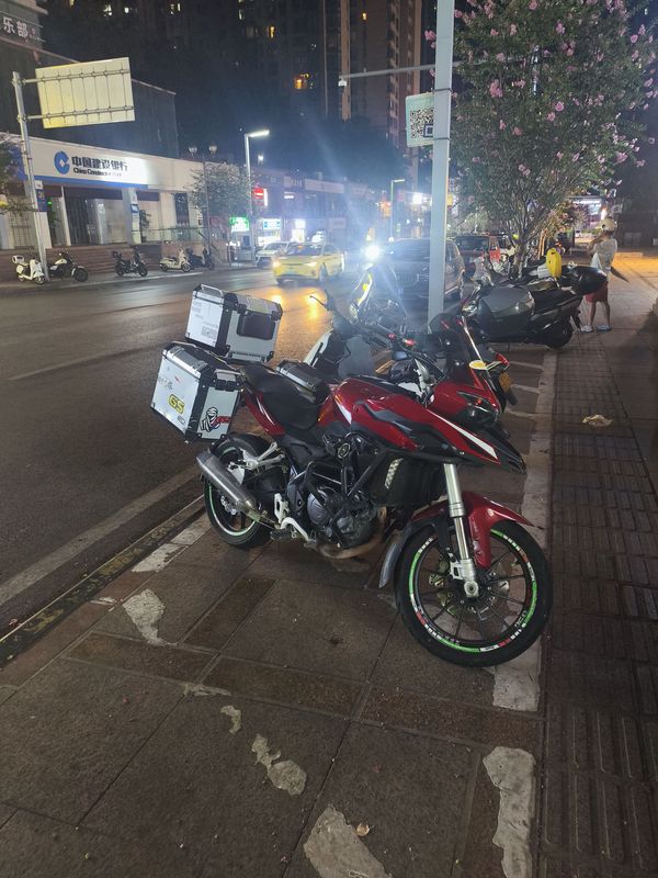 二手贝纳利金鹏 TRK251