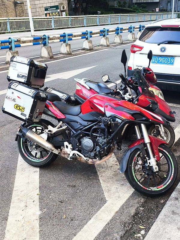 二手贝纳利金鹏 TRK251