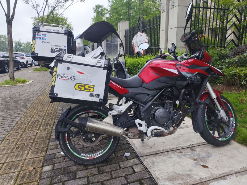 二手贝纳利金鹏 TRK251