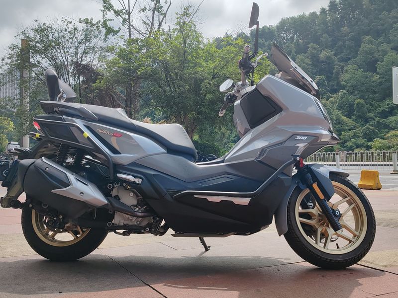 二手三阳哈士奇 Husky ADV300