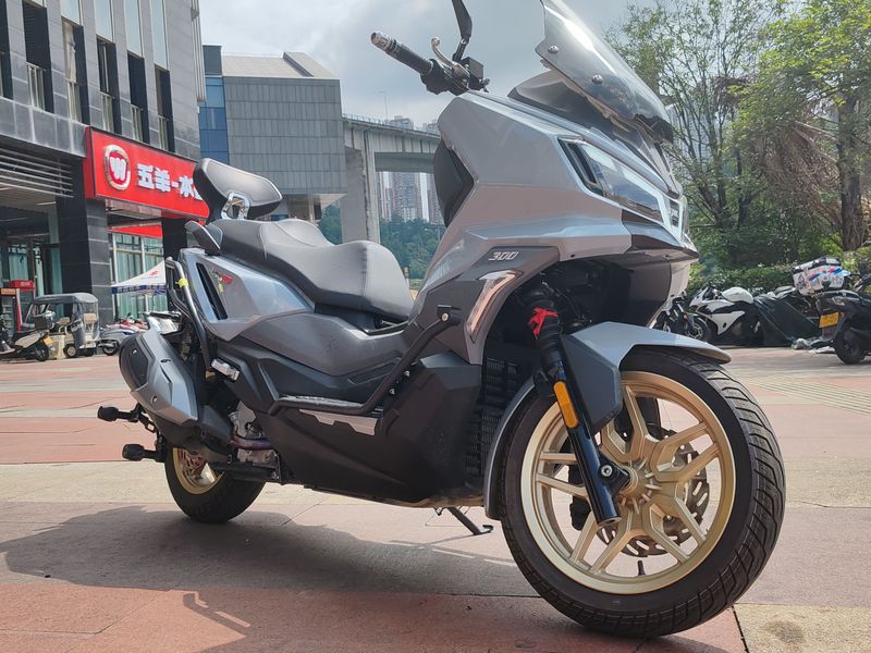 二手三阳哈士奇 Husky ADV300
