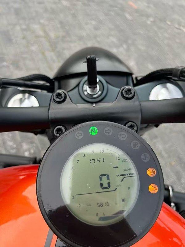 二手QJMOTOR闪300