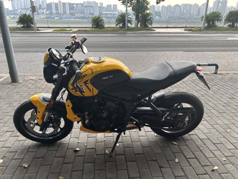 二手凯旋Trident 660