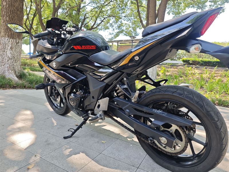 二手豪爵铃木GSX250R