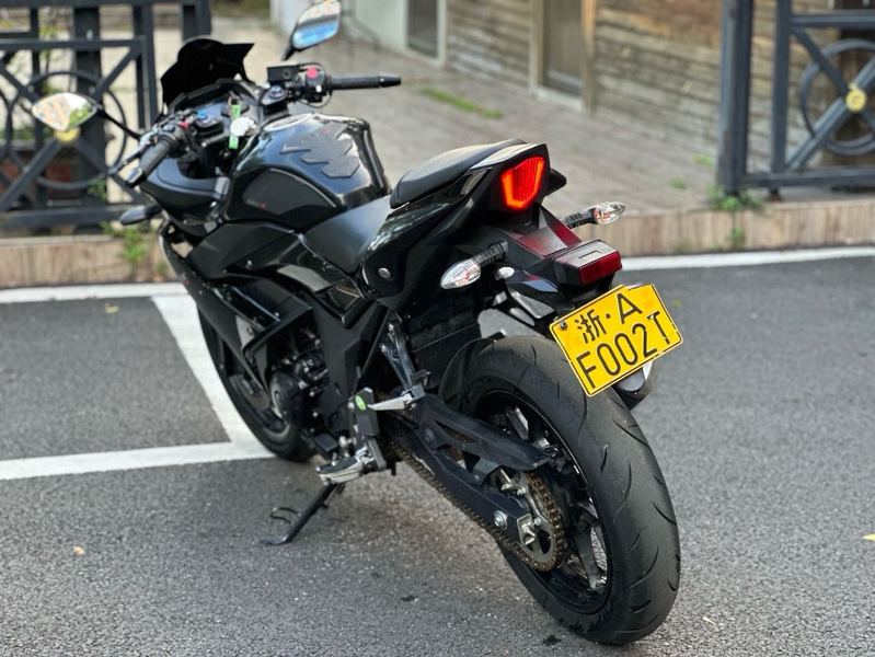二手豪爵铃木GSX250R