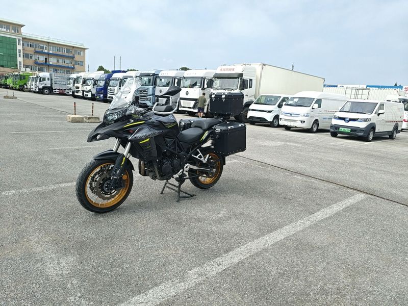 二手贝纳利金鹏 TRK502
