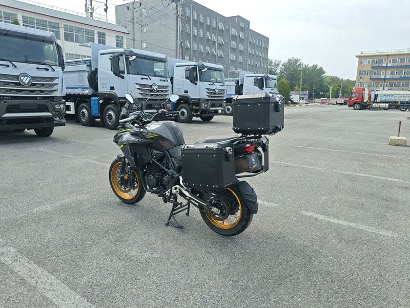 二手贝纳利金鹏 TRK502