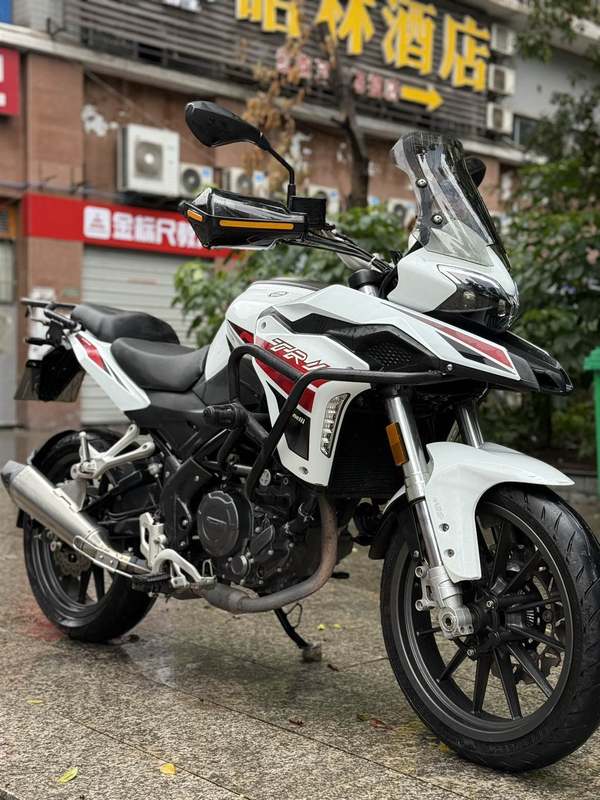 二手贝纳利金鹏 TRK251