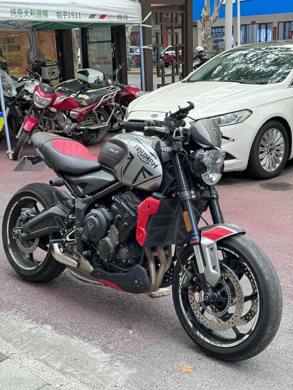 二手凯旋Trident 660