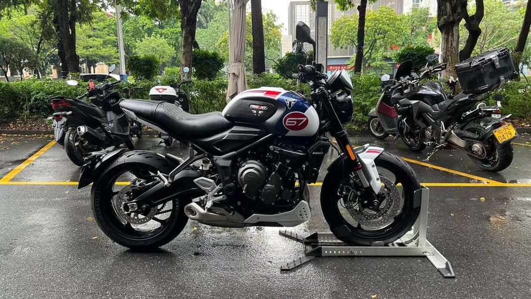 二手凯旋Trident 660