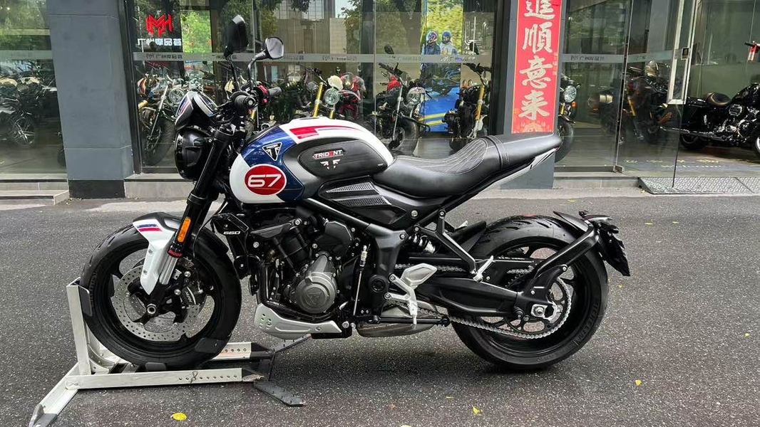 二手凯旋Trident 660
