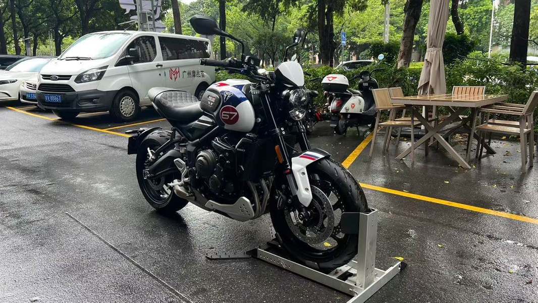 二手凯旋Trident 660