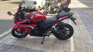 二手本田CBR400R