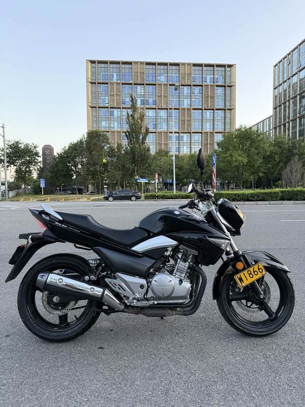 二手豪爵铃木骊驰 GW250