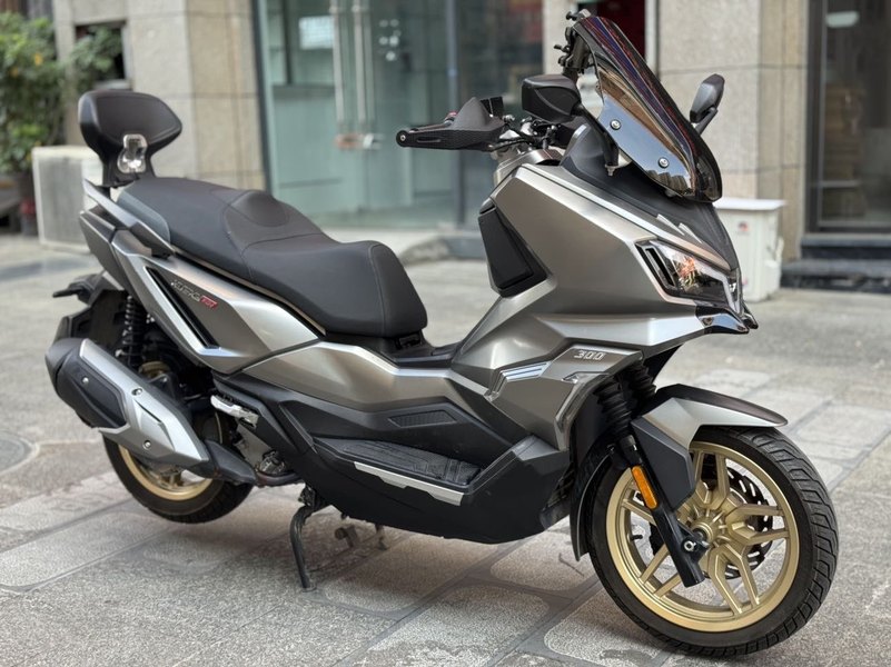 二手三阳哈士奇 Husky ADV300