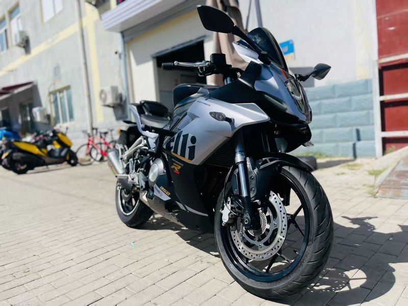 二手贝纳利龙卷风 Tornado 252R